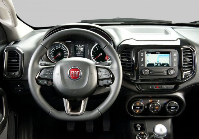 2017 Fiat Toro interior