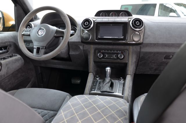 VW Amarok V8 Passion Desert interior