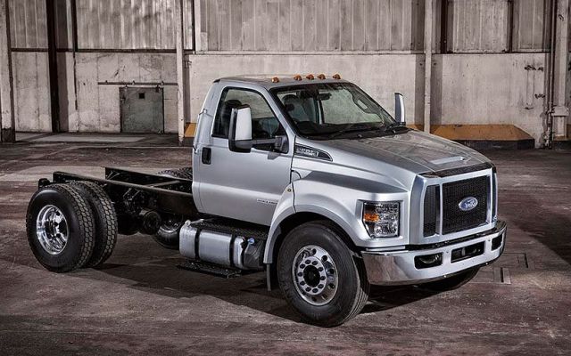 2018 Ford F-650 front