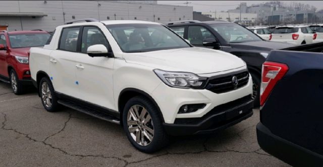 SsangYong Rexton Sports pickup front