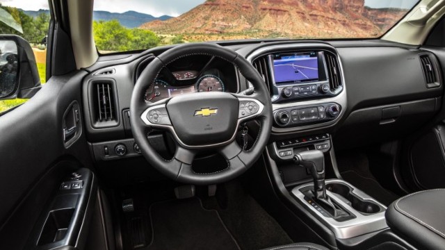 2023 Chevrolet Colorado interior