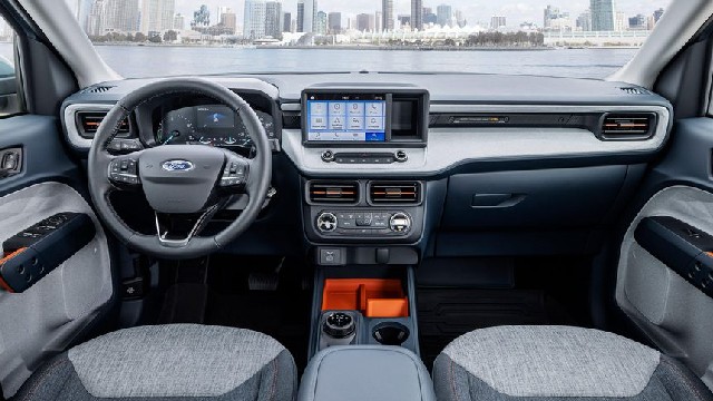 2023 Ford Maverick Hybrid interior