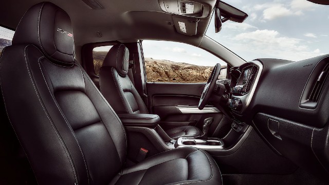 2023 Chevy Colorado Z71 interior