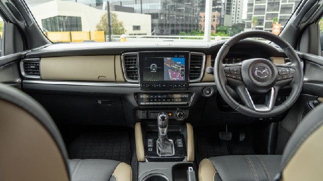 2024 Mazda BT-50 interior